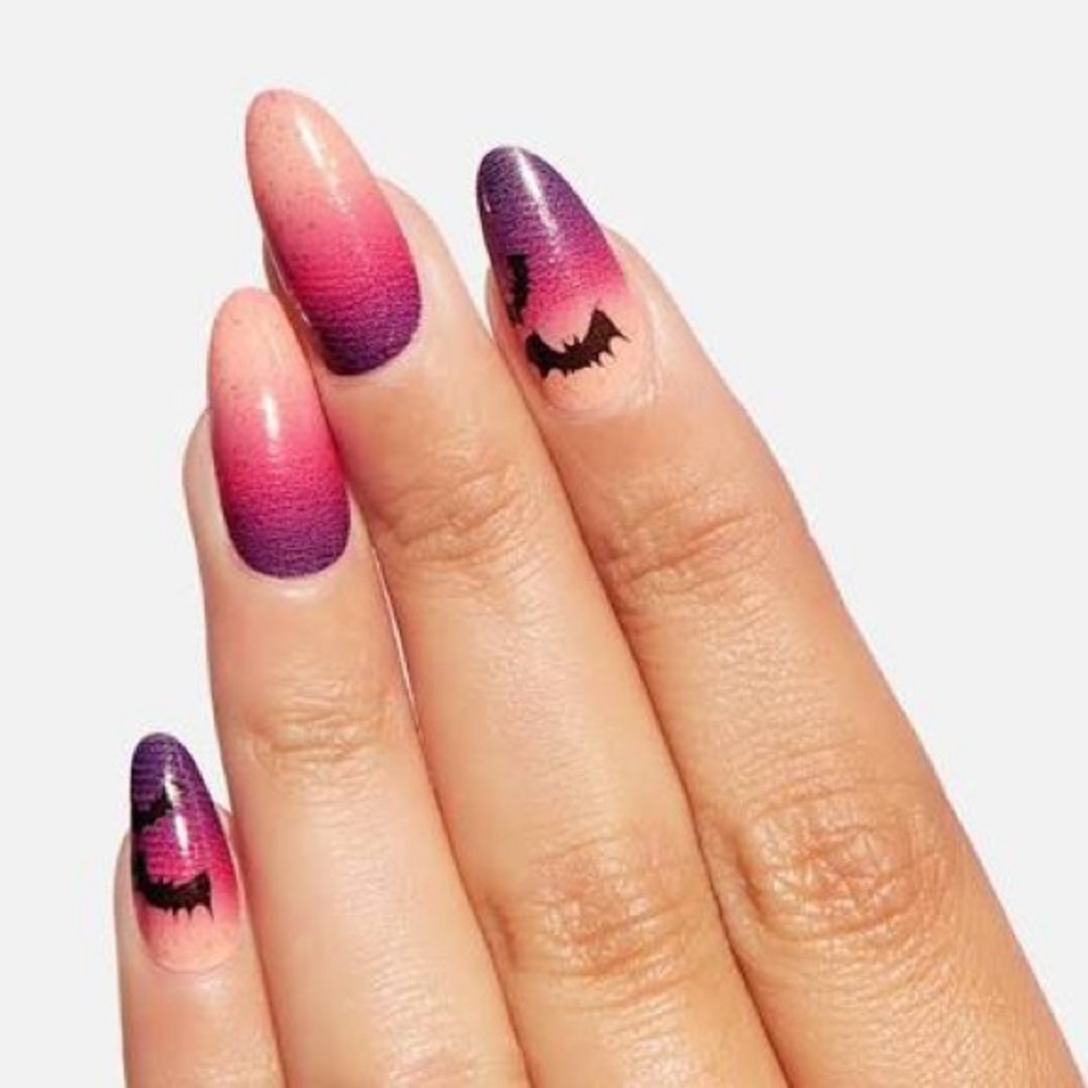 B2G1 BAT TO THE BONE Color Street Nail Strips
